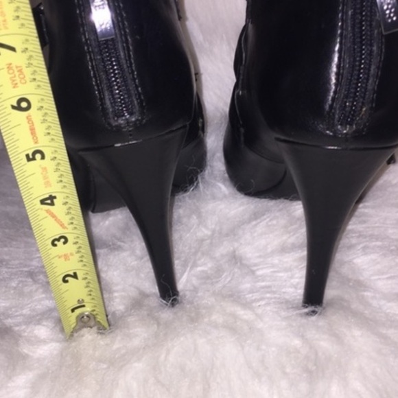 GUESS WgStella2 Y2K black leather buckle heeled booties size 5.5 - Picture 6 of 9